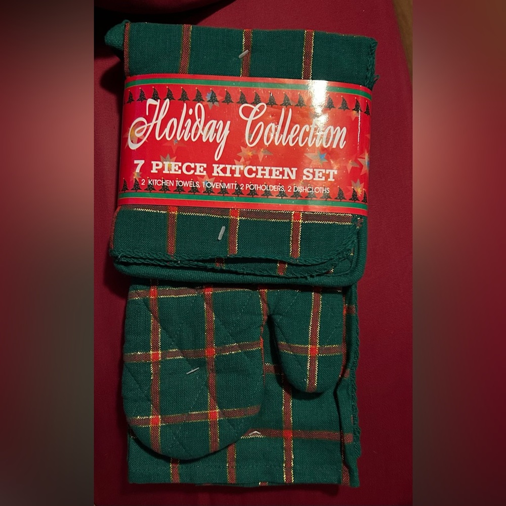 New Holiday Collection 7 Piece Kitchen set